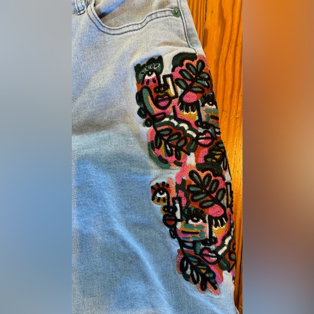 Akira Hidden Faces Embroidered Straight Leg Jeans - Size 9 - Picture 4 of 8